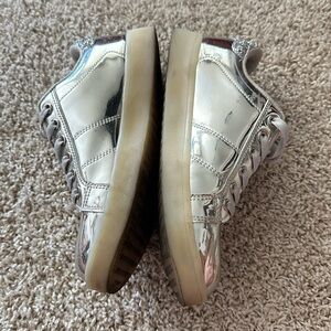 Chrome, soles light up! shoes with glitter detail